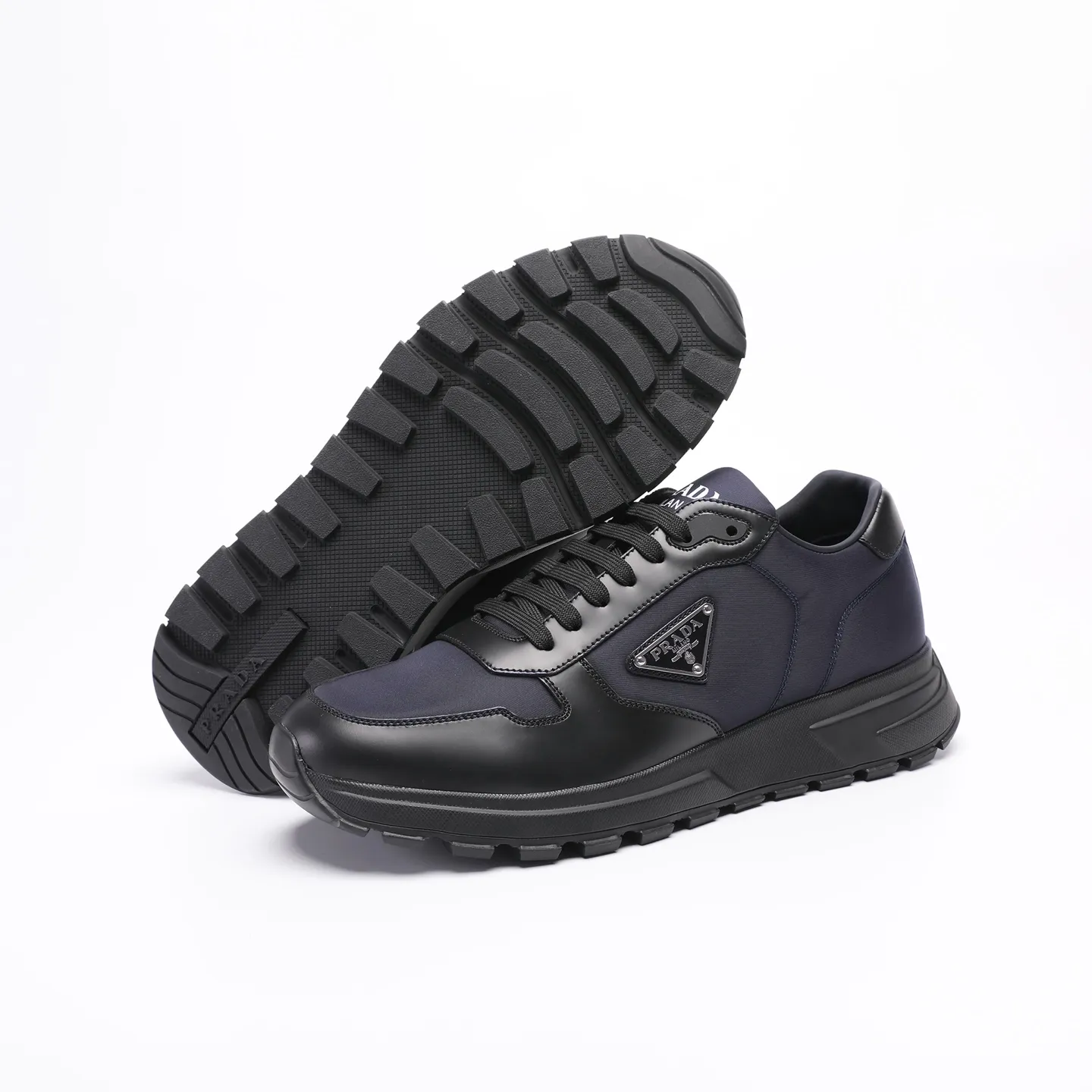 Batch 580 [PRADA] Men's shoes are popular in the counter, official website synchronization, high-quality shipments. Fabric: original cowhide with snakeskin. Lining: cowhide feet + cowhide lining. Outsole: original TPU + foam. Size: 38-46